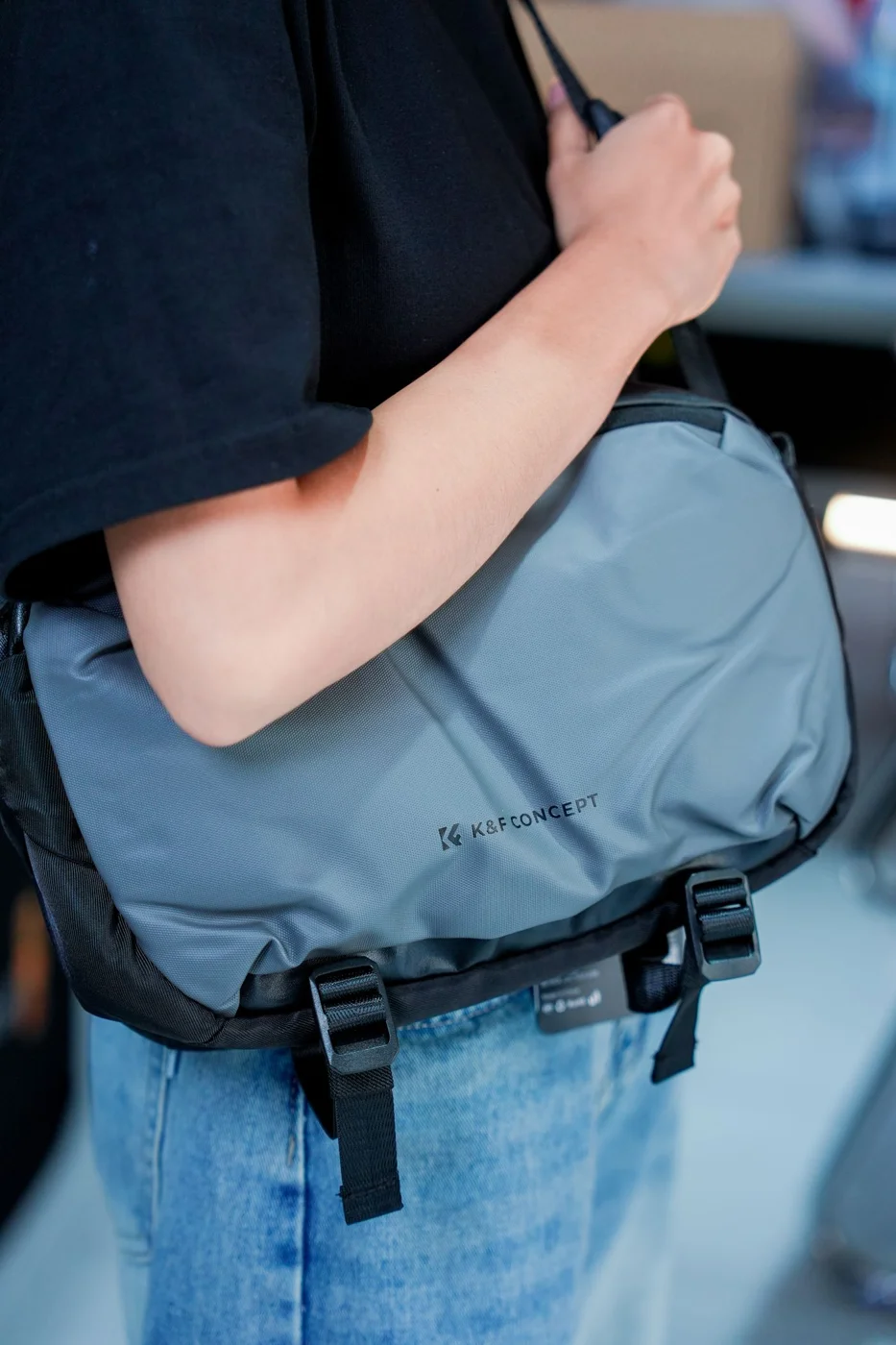 Casual Style Messenger Bag in Urban Setting